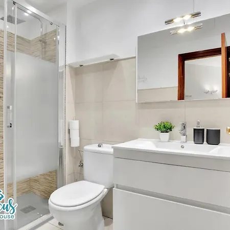 Hibiscus House, Charming 1-bed Flat Located 300 M From The Beach Ferienhaus Corralejo