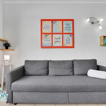 Hibiscus House, Charming 1-bed Flat Located 300 M From The Beach Casa vacanze *