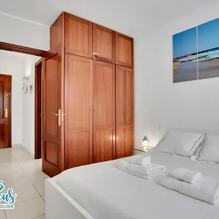 度假居 Hibiscus House, Charming 1-bed Flat Located 300 M From The Beach