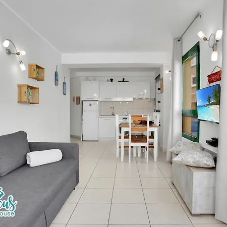 Сasa de vacaciones Hibiscus House, Charming 1-bed Flat Located 300 M From The Beach