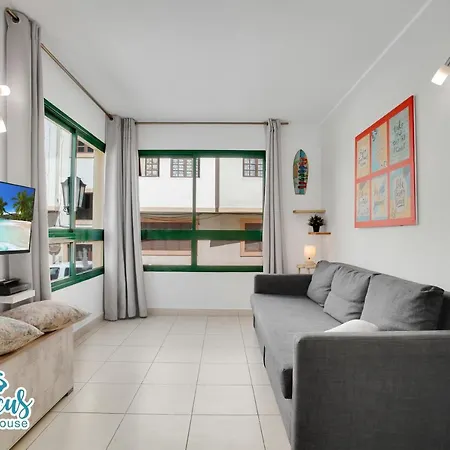 Hibiscus House, Charming 1-bed Flat Located 300 M From The Beach Holiday home *