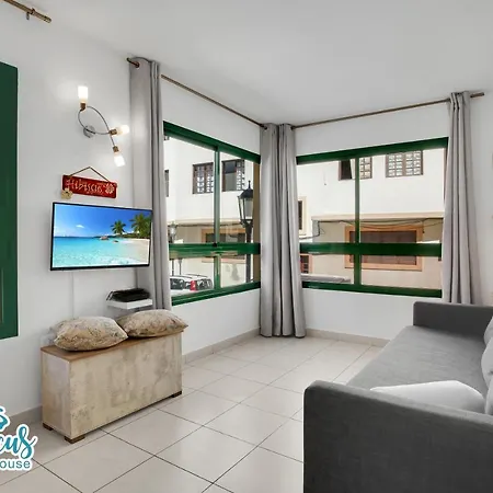 Hibiscus House, Charming 1-bed Flat Located 300 M From The Beach 科拉雷侯